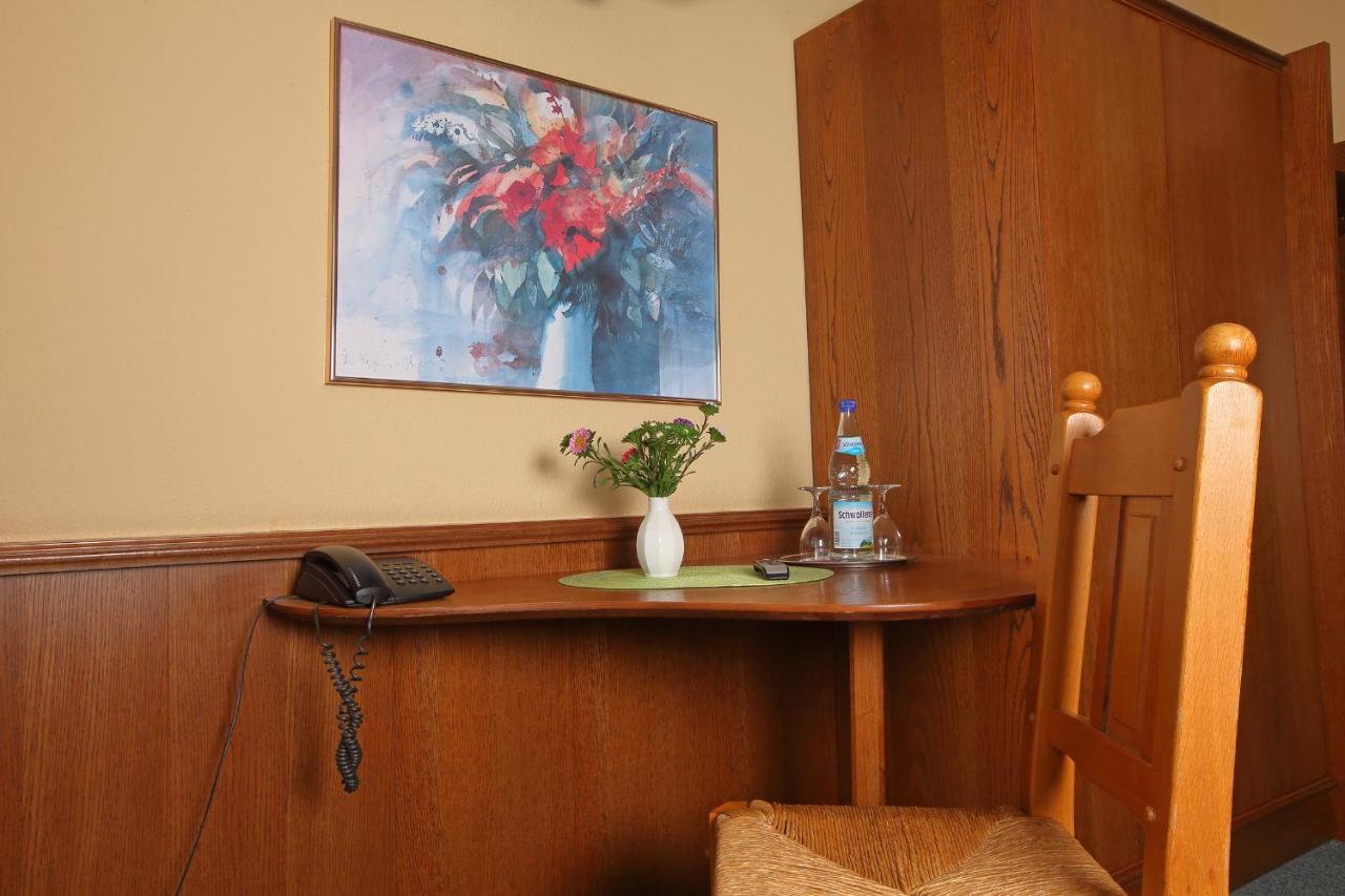 Hotel Schinderhannes ヴァイスキルヒェン エクステリア 写真